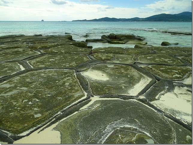 奥武島（おうじま）・畳岩　沖縄　久米島