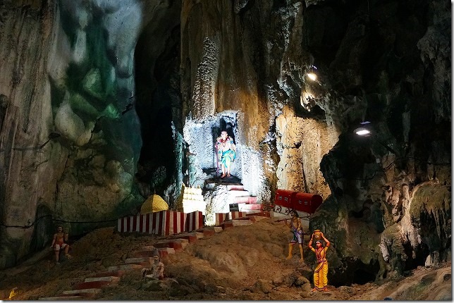 バトゥ洞窟　マレーシア