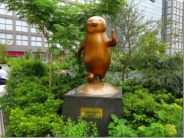 新宿駅　南口　Suicaのペンギン広場